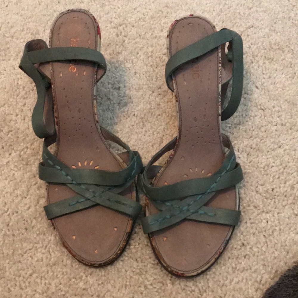 Kenzie size 9.5 strappy heels